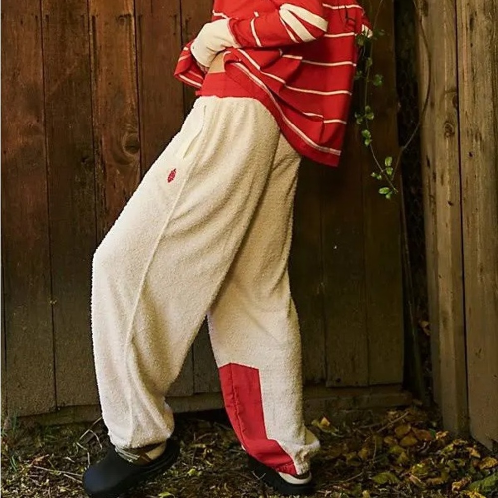 FP MOVEMENT Oversized Cuddle Up Jogger Pants NWT Ivory Cherry Red - Picture 3 of 8